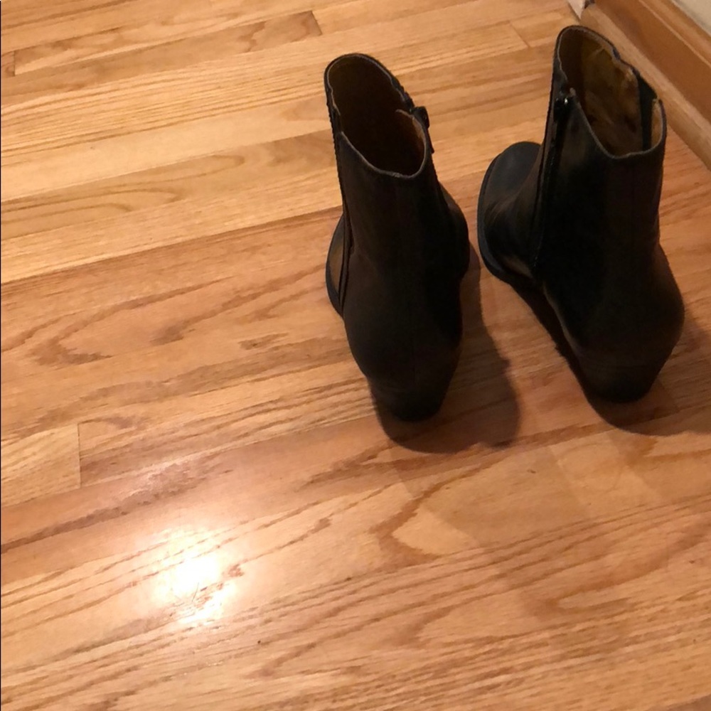 Cute booties - Picture 2 of 2